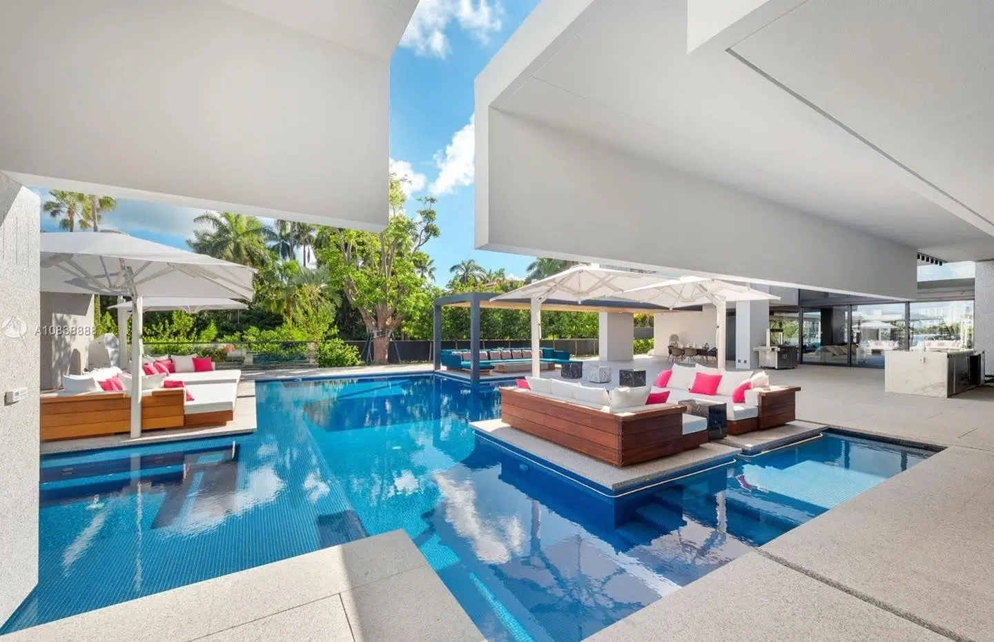 Professional Pool Cleaning in Royal Palm Beach FL